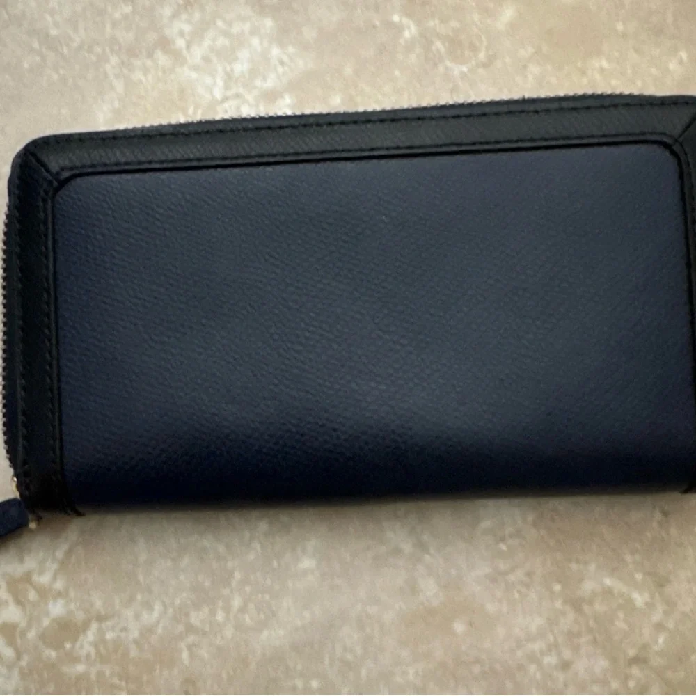 Vera Bradley Navy Leather Clutch Zip closure 3 compartments- Pre-loved Excellent - Picture 3 of 4